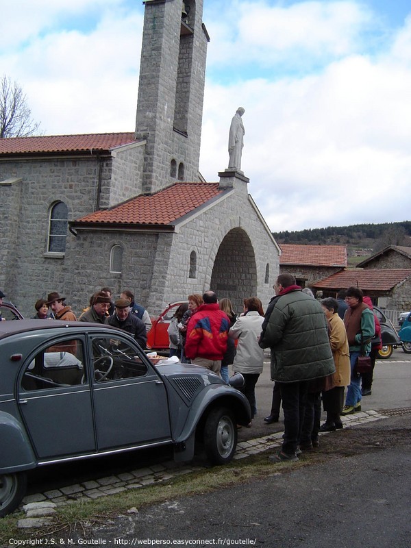 Apéritif devant la chapelle du Rozet