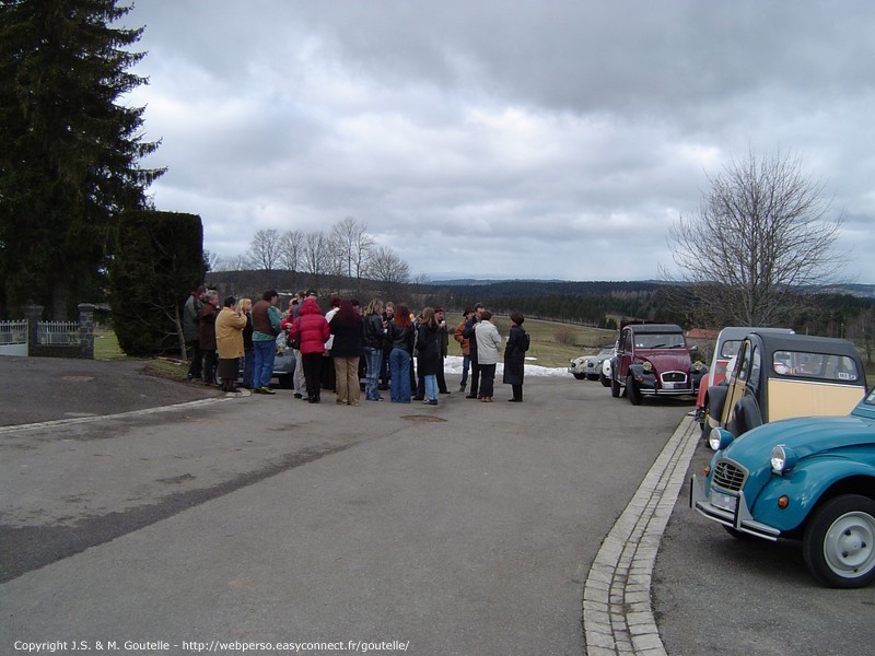 Apéritif devant la chapelle du Rozet