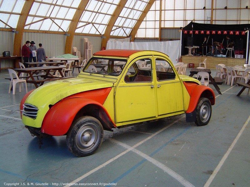 Une 2CV bicéphale