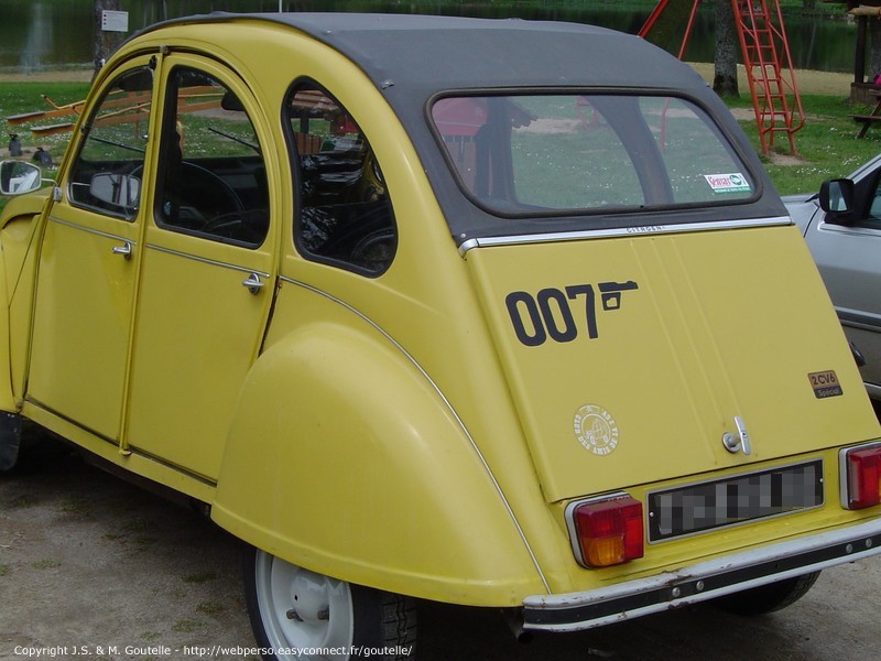 Une 2CV 007