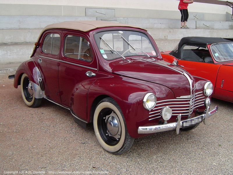 Renault 4CV « Luxe »