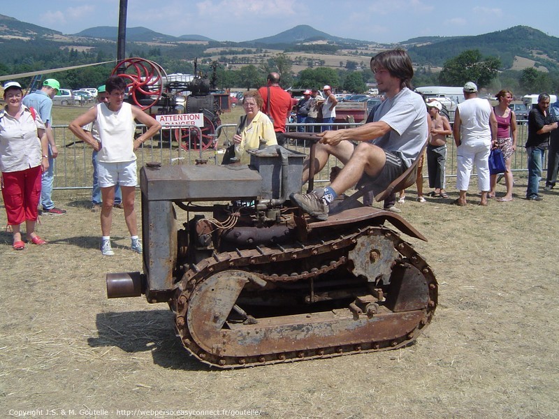 Engin agricole à chenilles