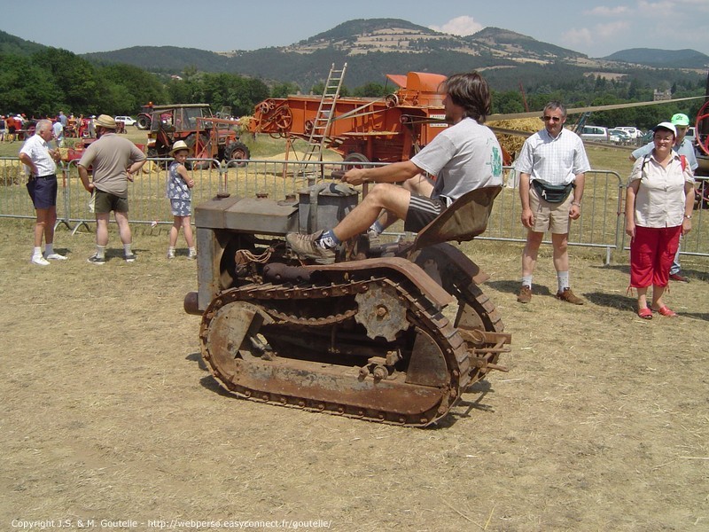 Engin agricole à chenilles