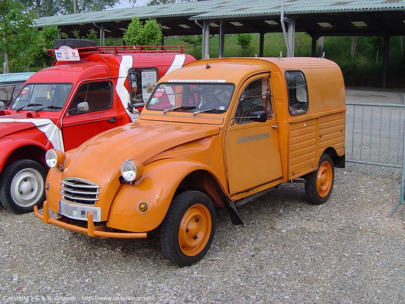 Une 2CV camionnette ex-DDE du Tarn