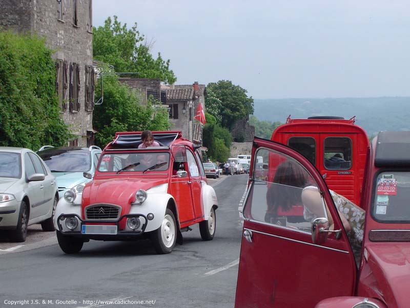 Dans le village de Puycelci