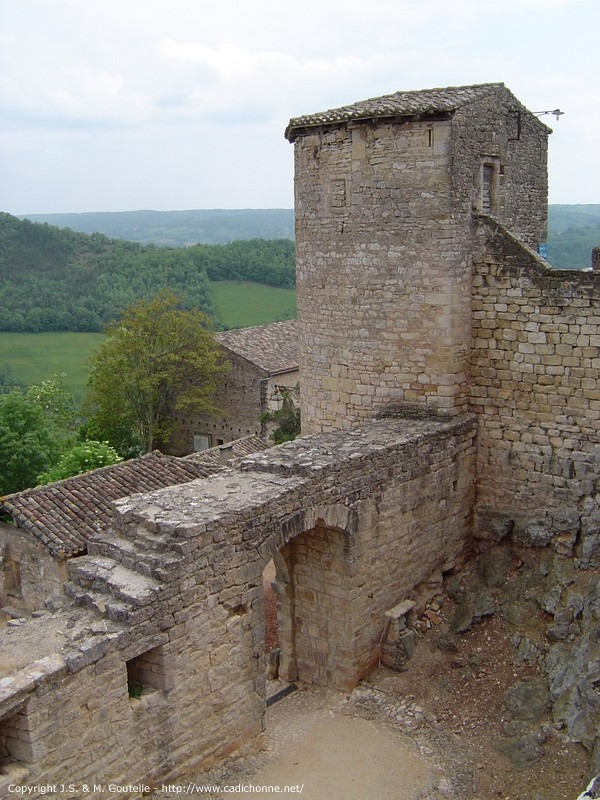 Dans le village de Puycelci