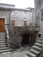 Dans le village de Balazuc