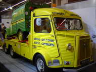 Le stand de l'Association des 2CV clubs de France