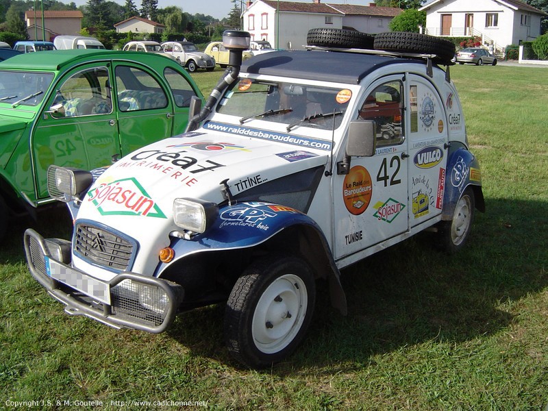 2CV ayant participée à un raid en Tunisie