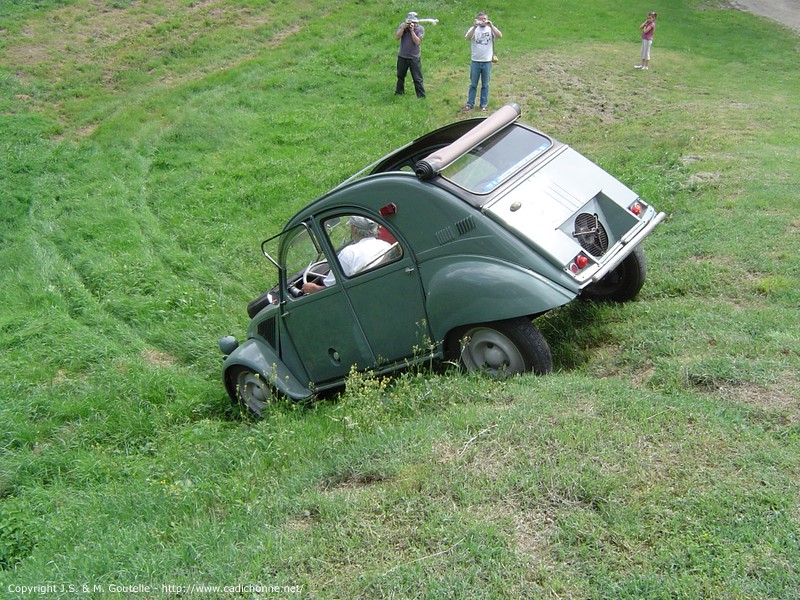 2CV 4×4 Sahara en action