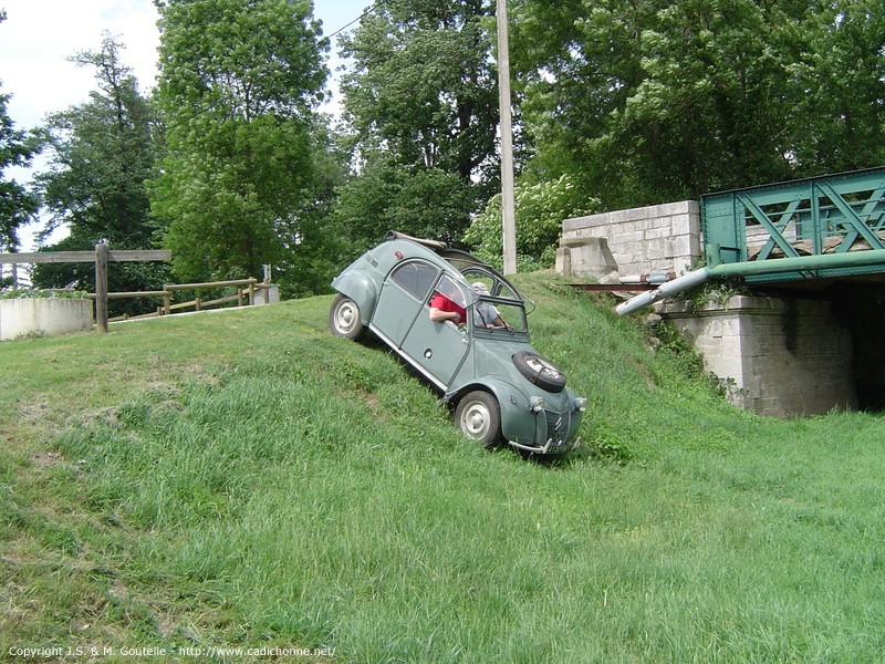 2CV 4×4 Sahara en action