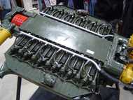 Moteur de l'EBR Panhard 8×8 1954