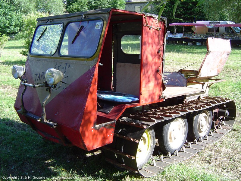 Auto-chenille à moteur 2CV