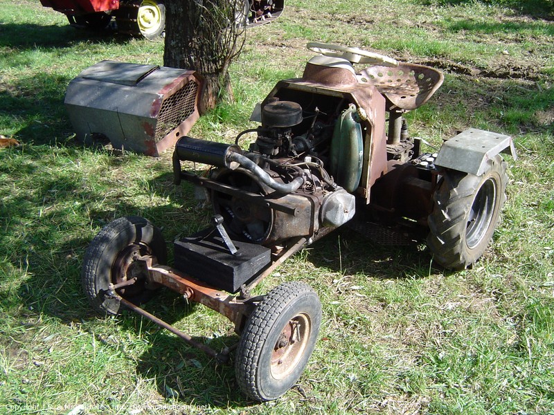 Tracteur à moteur 2CV