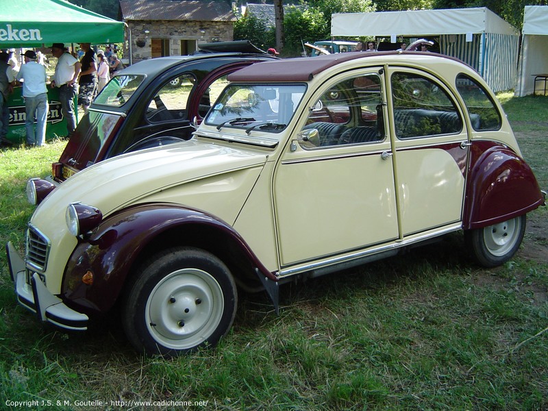 2CV Dolly jaune et bordeaux