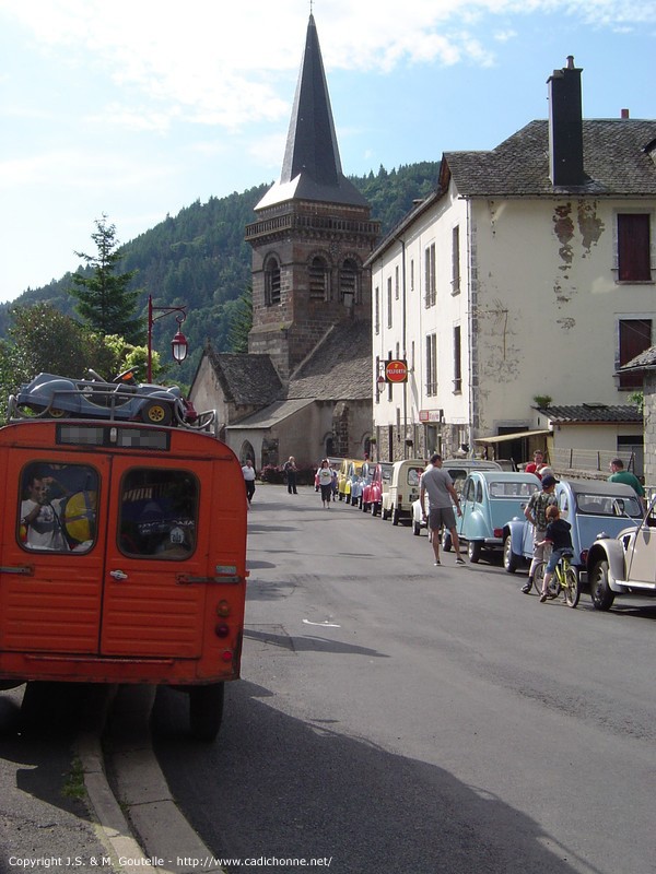 Avant la bénédiction des 2CV