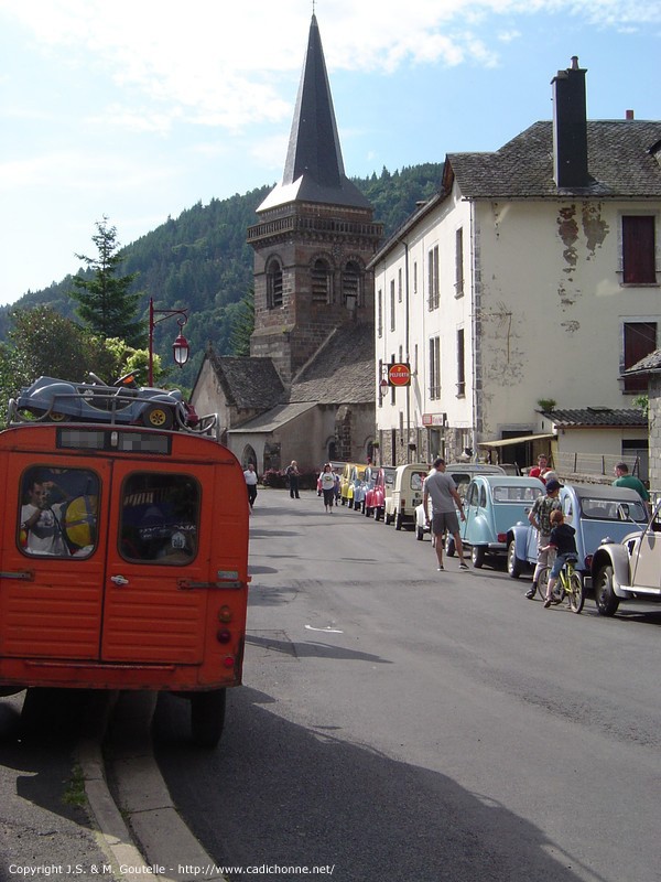 Avant la bénédiction des 2CV