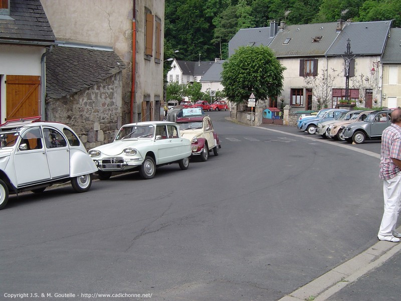 Avant la bénédiction des 2CV