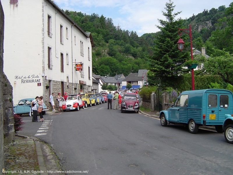 Avant la bénédiction des 2CV