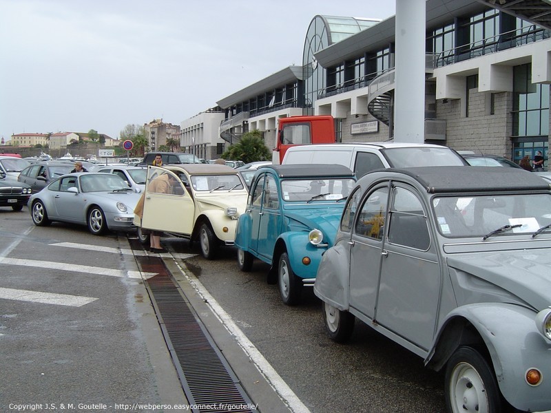 En attendant le ferry